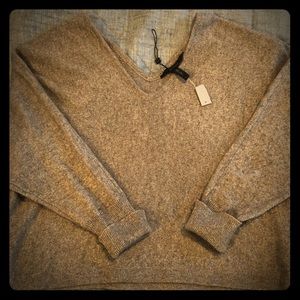 BNWT BCBG MAXAZRIA V NECK SWEATER - SIZE L